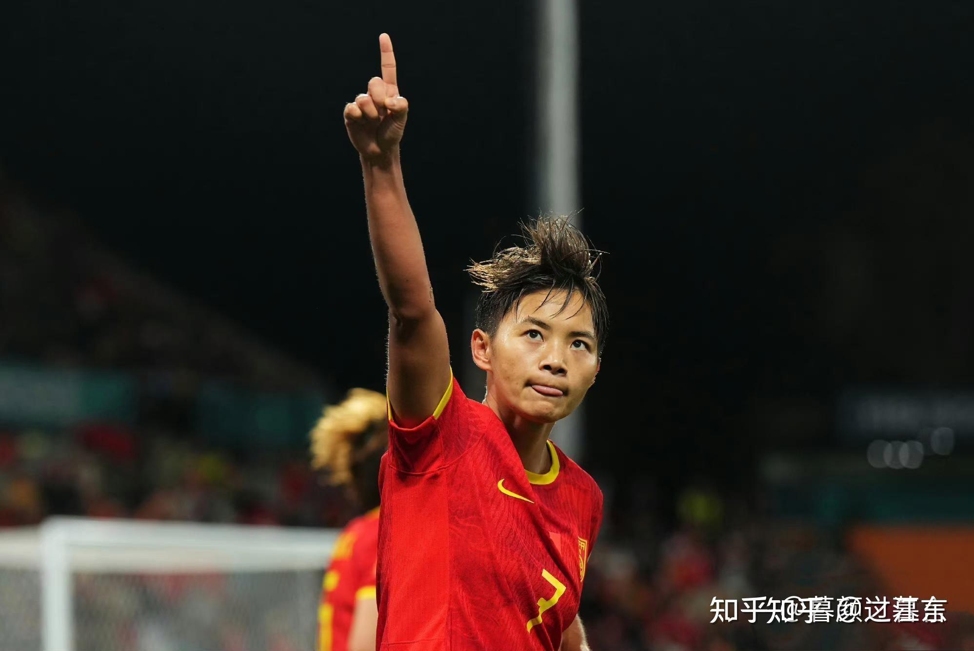 关于芬兰女足英勇表现，赛场留下笑容的信息