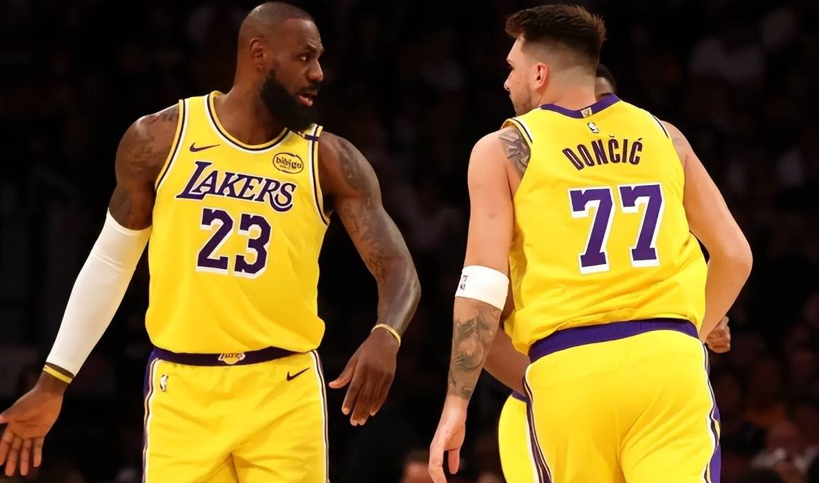 詹姆斯伤愈复出，夺冠首场表现抢眼，IG球迷欢呼！