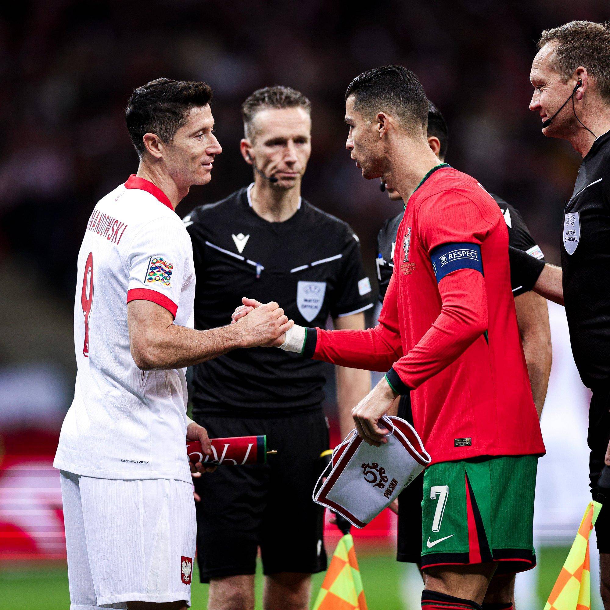 C罗迎来五赛季高光表现，中国队球迷沸腾！