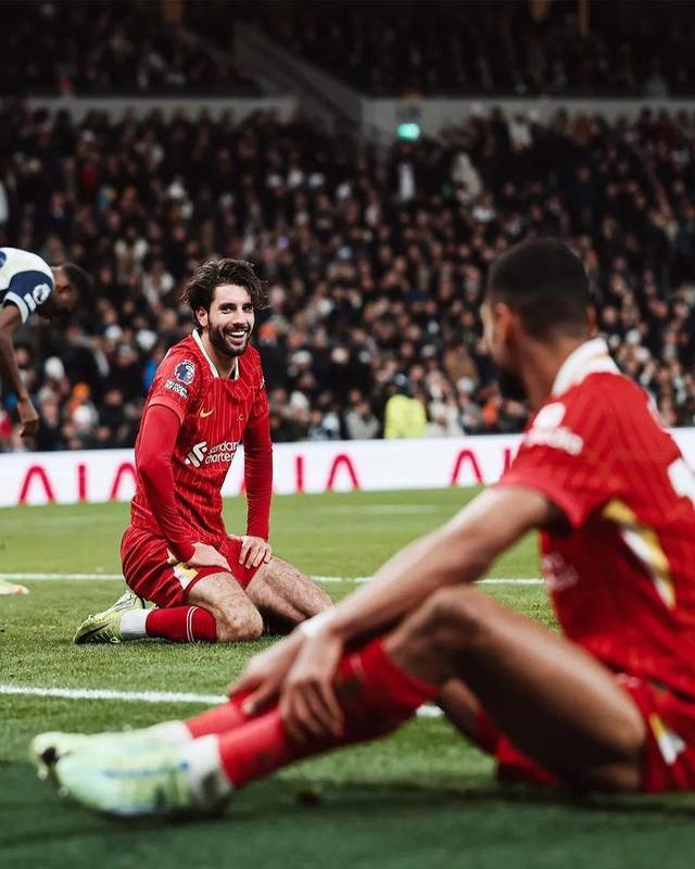 利物浦打破历史纪录，詹姆斯教练泪洒赛场！