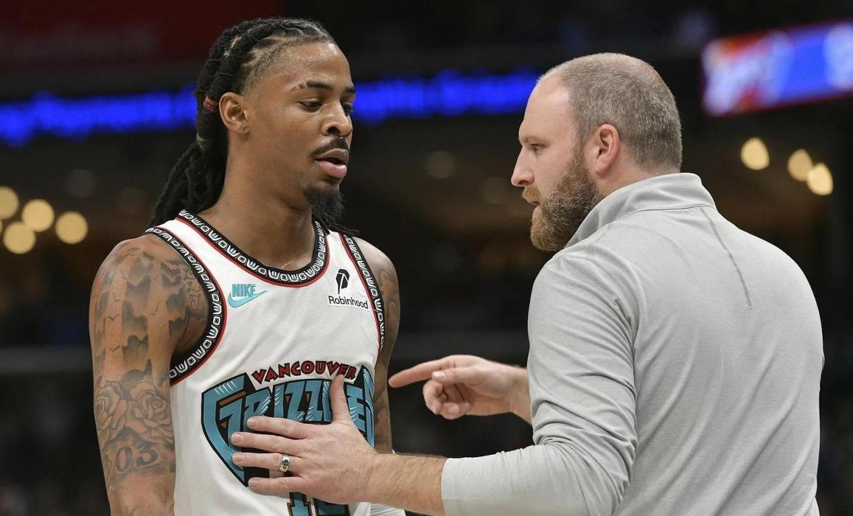 包含篮网队惨败后更衣室爆发冲突，主帅回应，一切状态语言一定.的词条